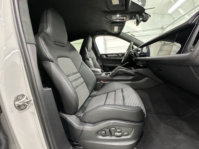 2024 Porsche Cayenne Turbo E-Hybrid Newark DE
