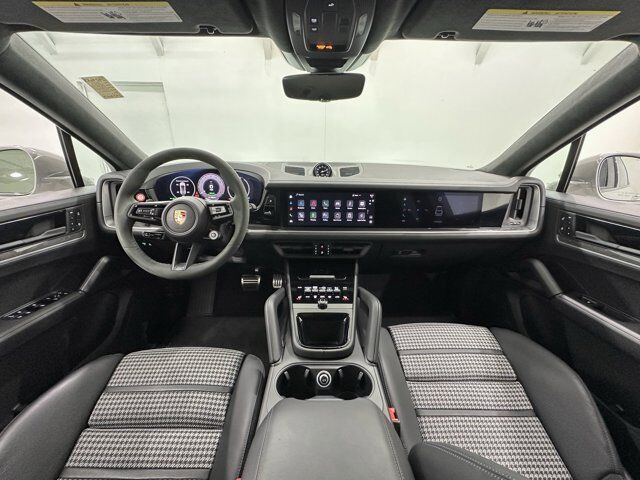 2024 Porsche Cayenne Turbo E-Hybrid Newark DE