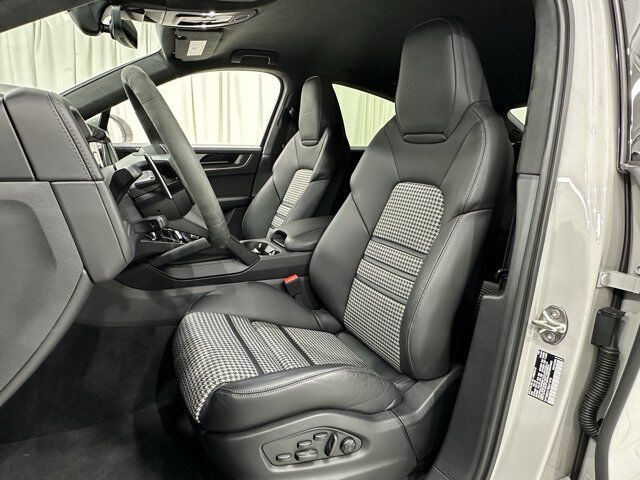 2024 Porsche Cayenne Turbo E-Hybrid Newark DE