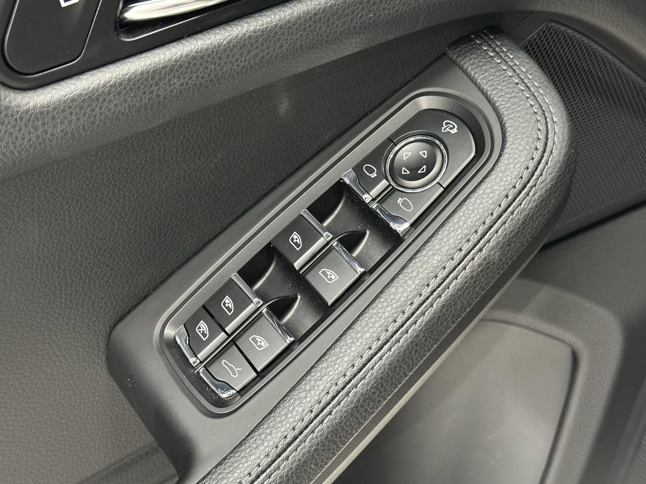 2024 Porsche Macan Newark DE