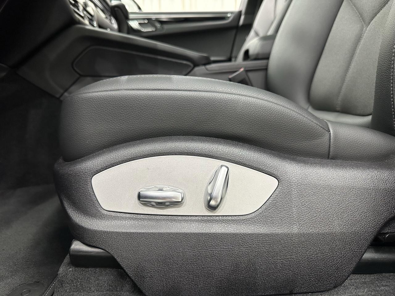 2024 Porsche Macan Newark DE