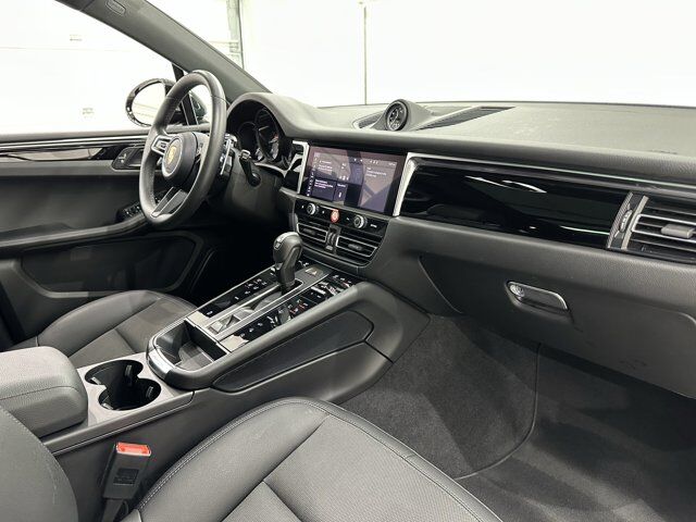 2024 Porsche Macan Newark DE