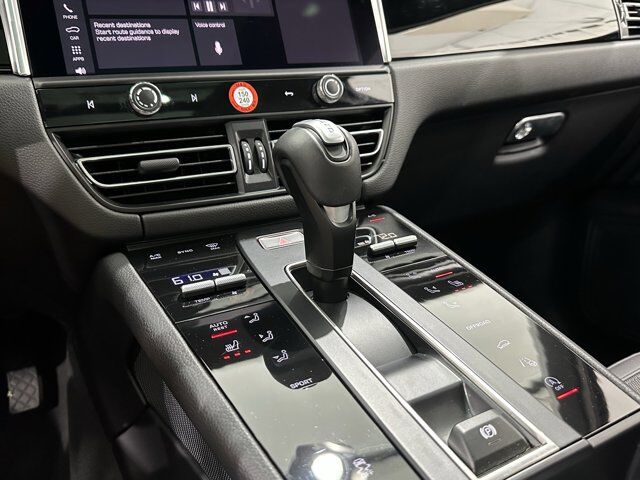 2024 Porsche Macan Newark DE
