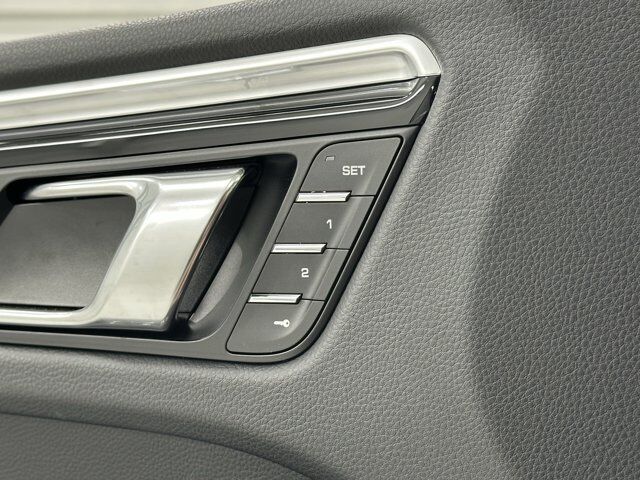 2024 Porsche Macan Newark DE