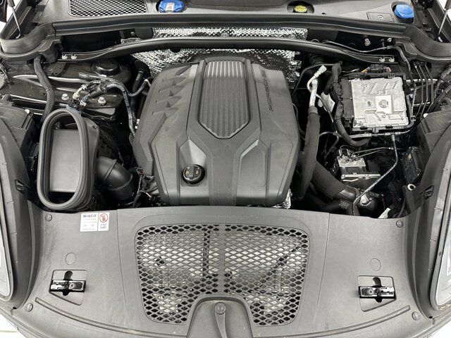 2024 Porsche Macan Newark DE