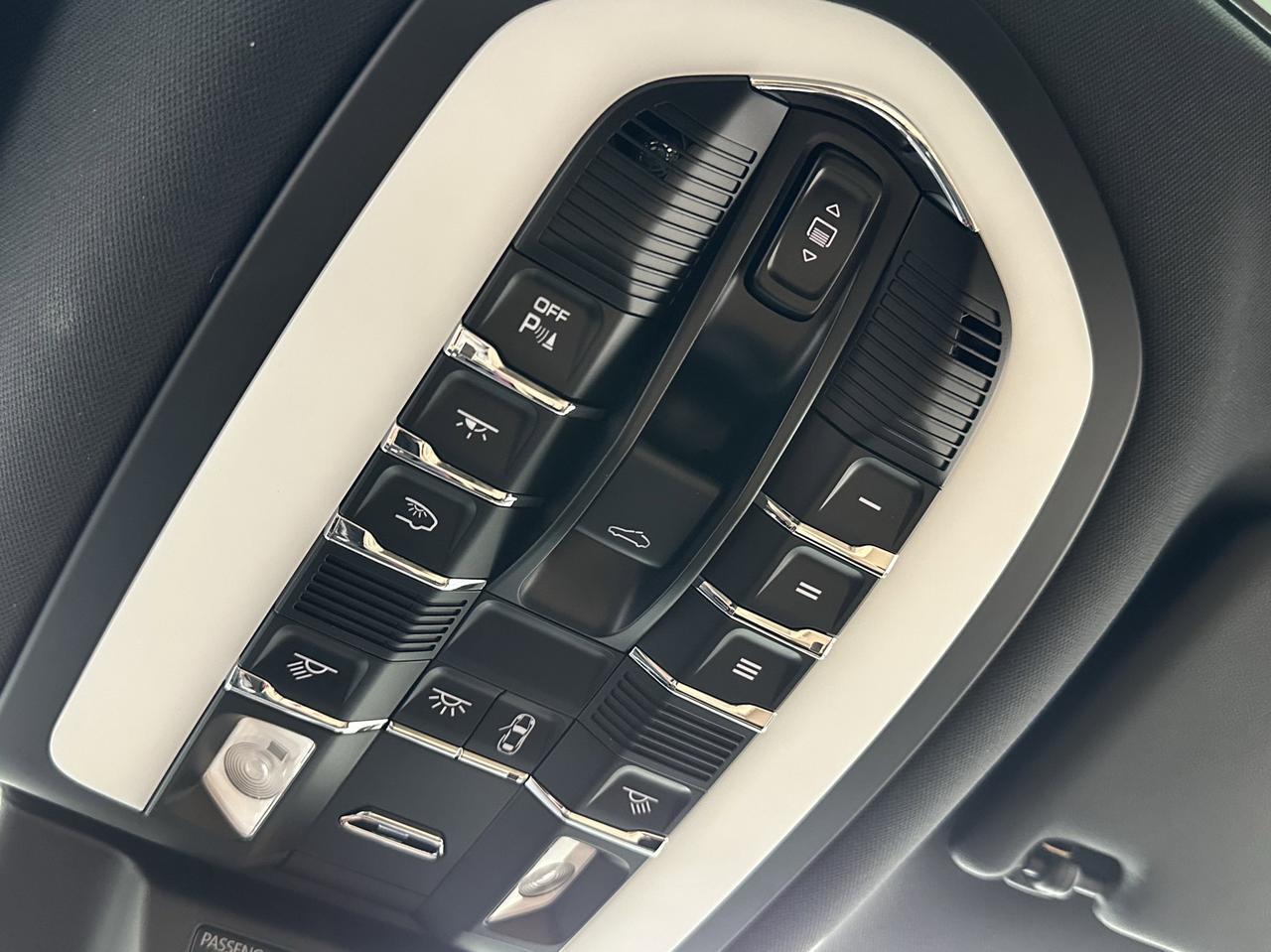 2024 Porsche Macan Newark DE