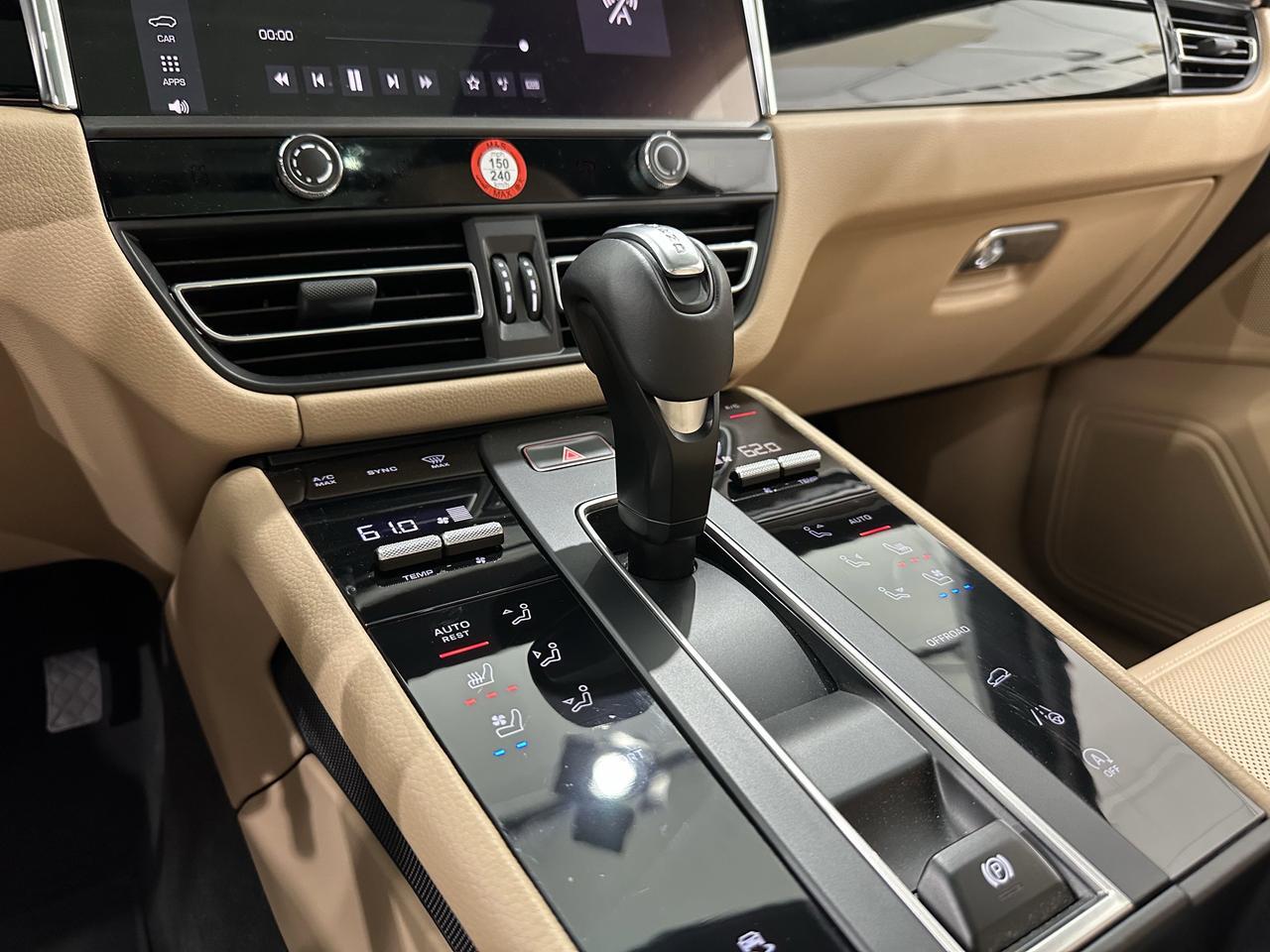 2024 Porsche Macan Newark DE