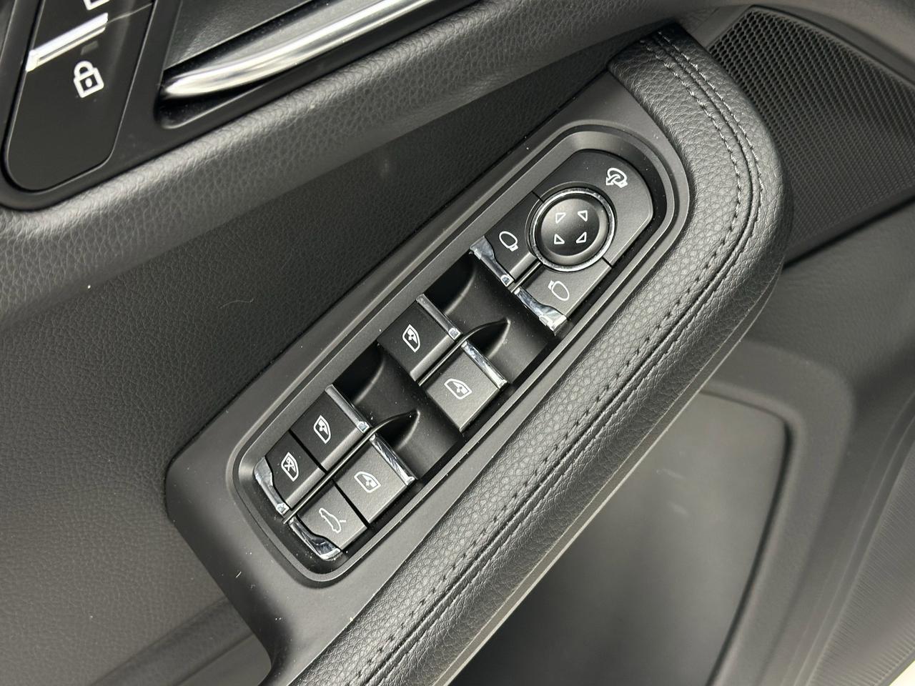2024 Porsche Macan Newark DE