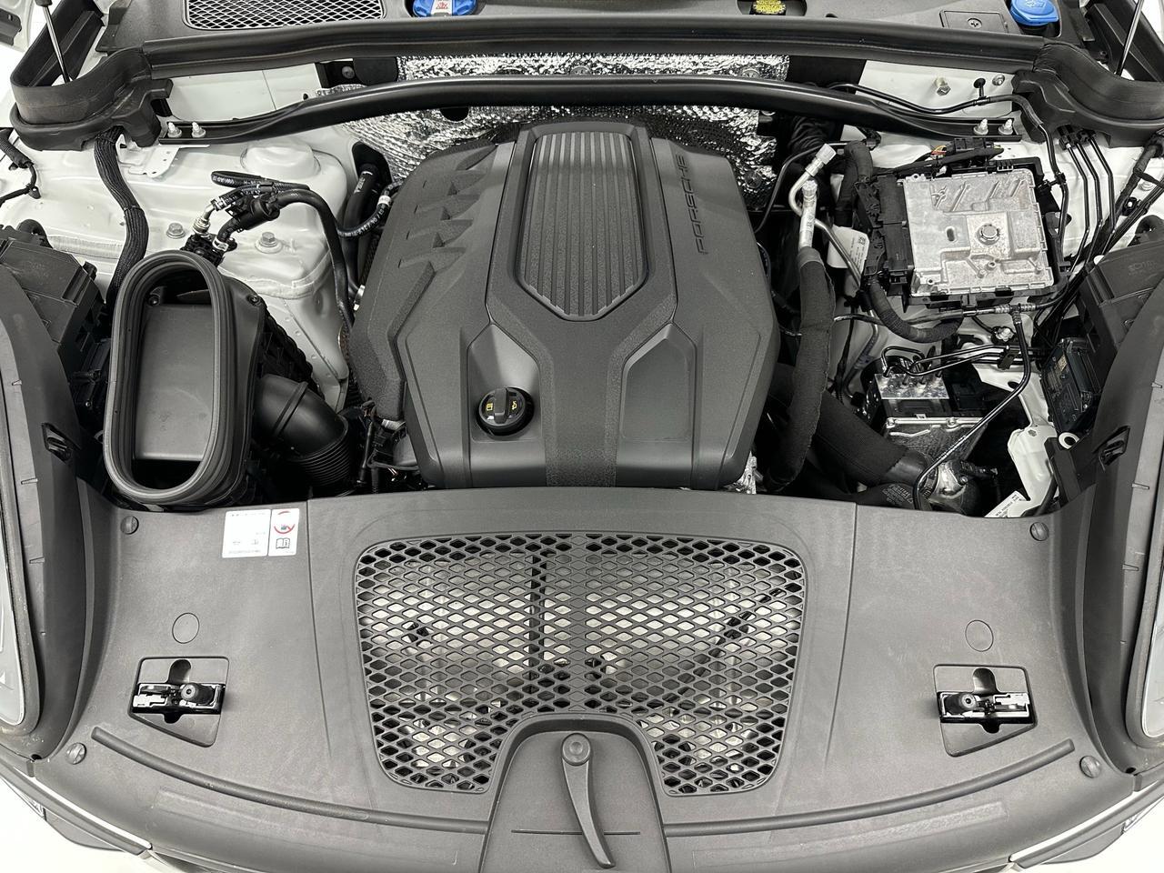 2024 Porsche Macan Newark DE