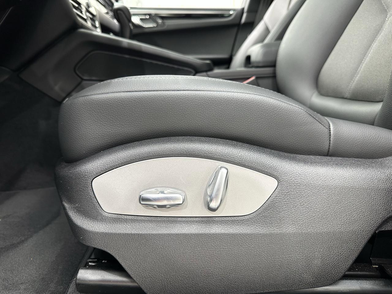 2024 Porsche Macan Newark DE