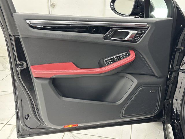 2024 Porsche Macan Newark DE