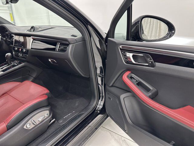 2024 Porsche Macan Newark DE