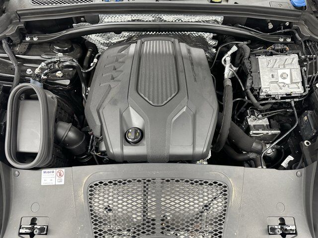 2024 Porsche Macan Newark DE