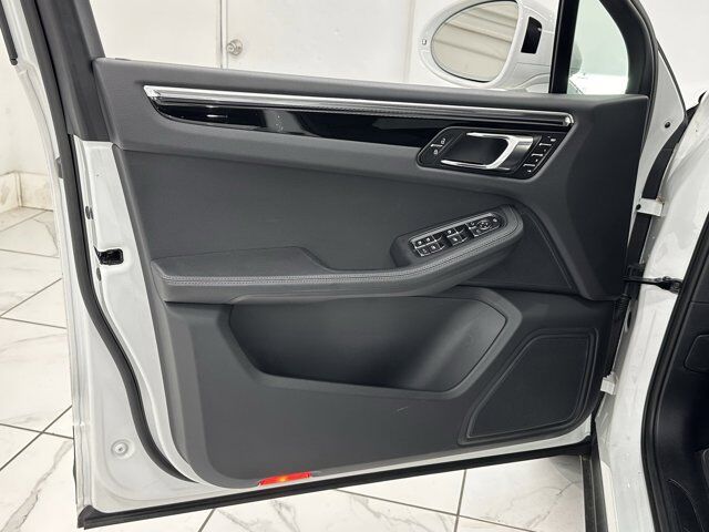 2024 Porsche Macan Newark DE