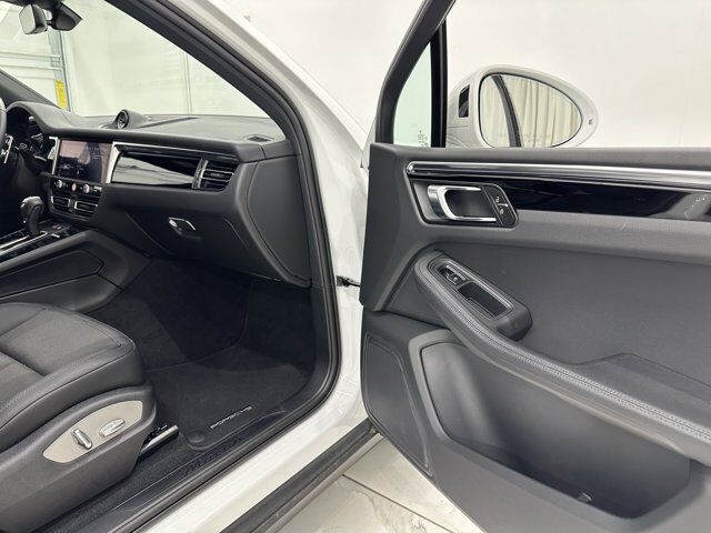 2024 Porsche Macan Newark DE