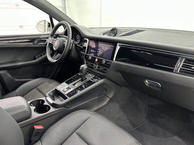 2024 Porsche Macan Newark DE