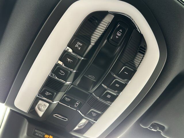 2024 Porsche Macan Newark DE