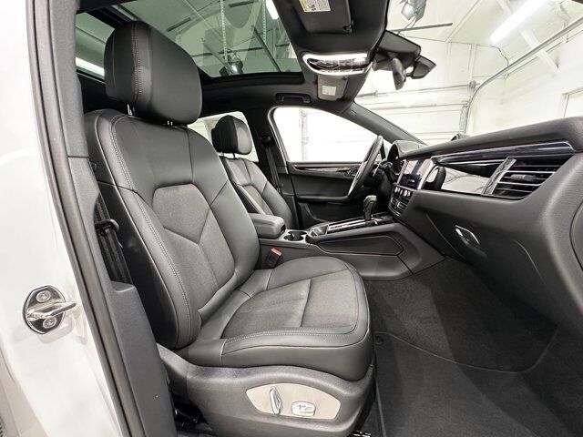 2024 Porsche Macan Newark DE