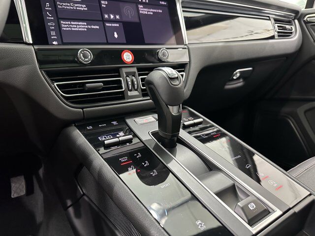 2024 Porsche Macan Newark DE