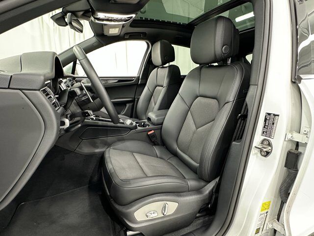 2024 Porsche Macan Newark DE