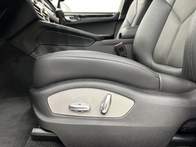 2024 Porsche Macan Newark DE