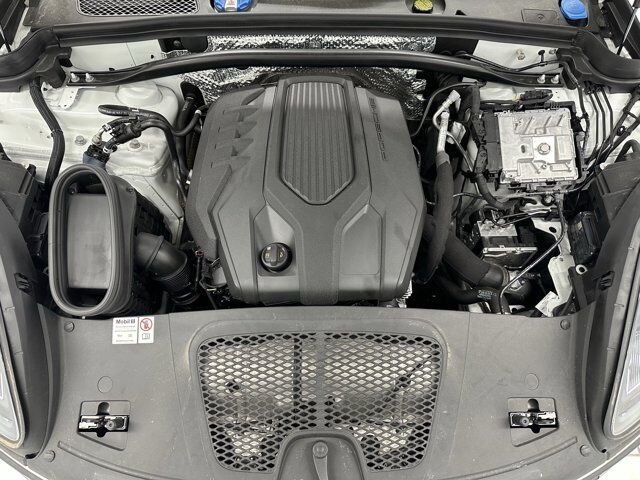 2024 Porsche Macan Newark DE