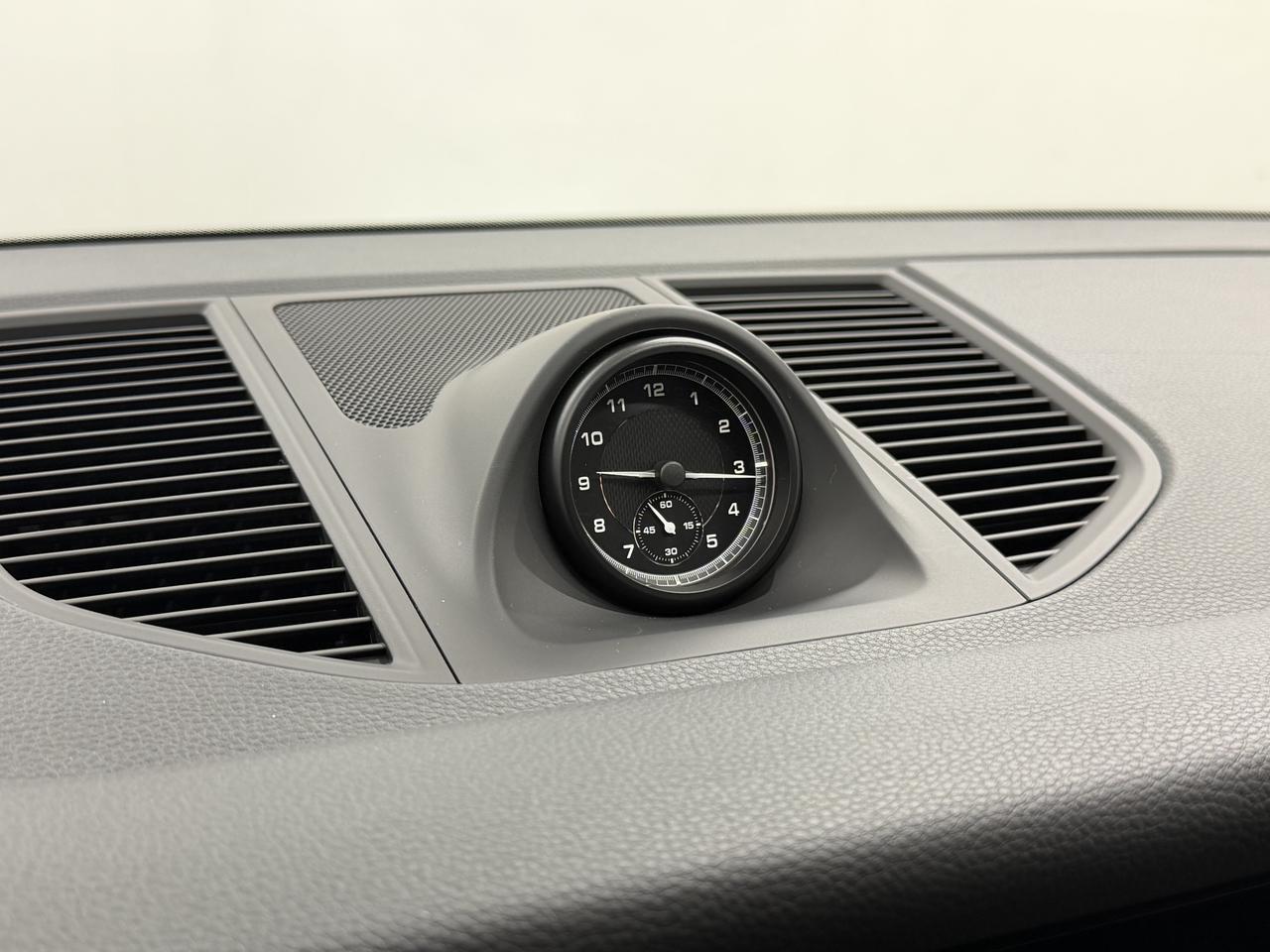 2024 Porsche Macan Newark DE