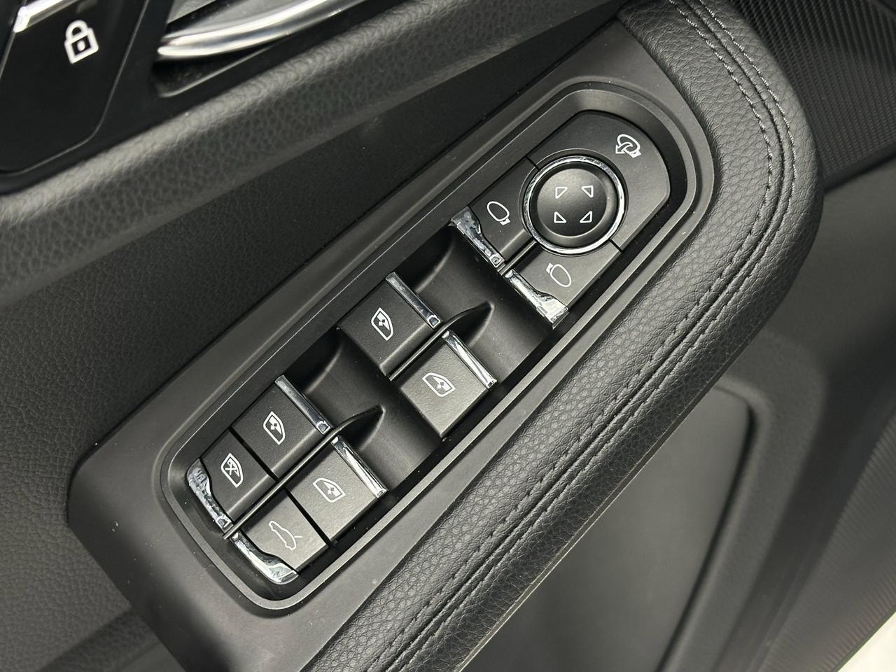 2024 Porsche Macan Newark DE