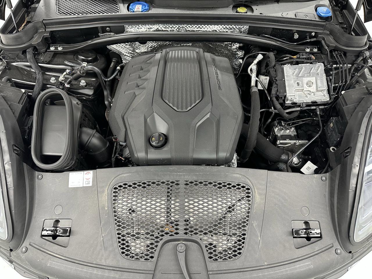 2024 Porsche Macan Newark DE