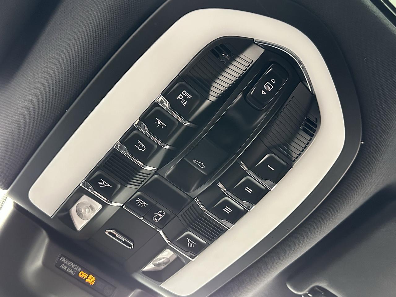2024 Porsche Macan Newark DE