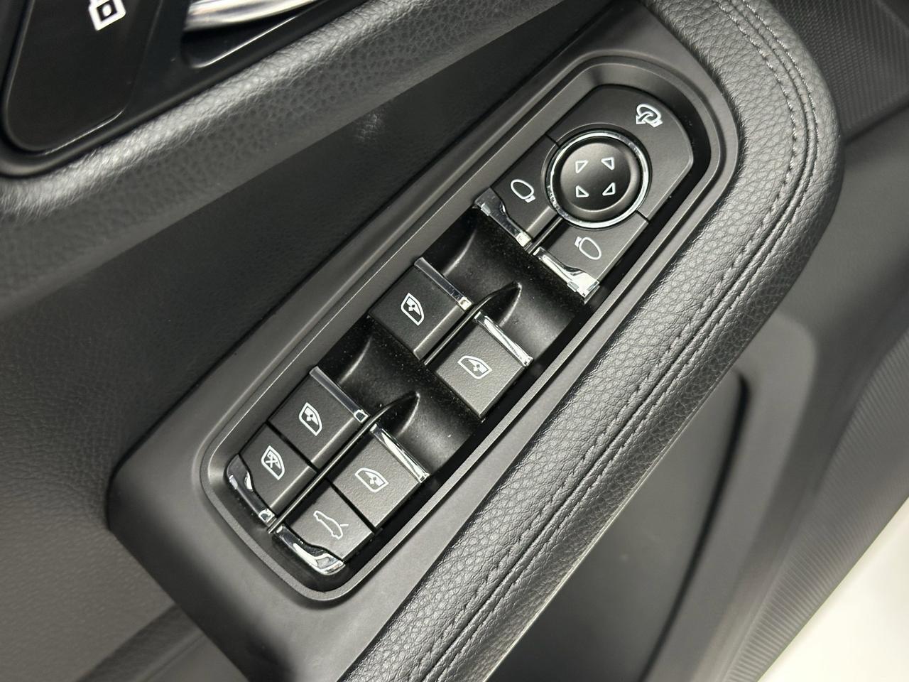 2024 Porsche Macan Newark DE