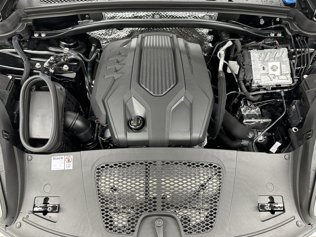 2024 Porsche Macan Newark DE