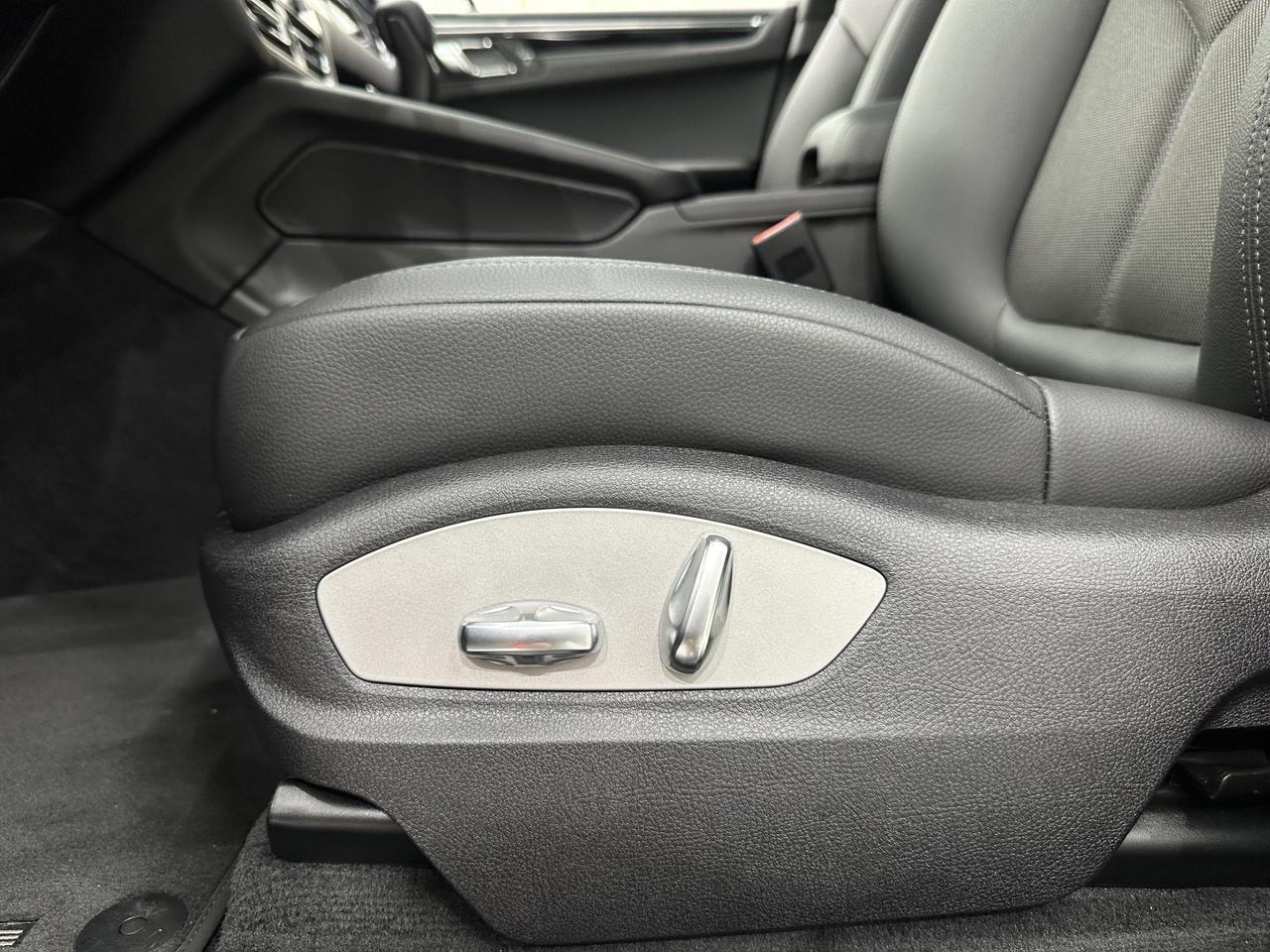 2024 Porsche Macan Newark DE