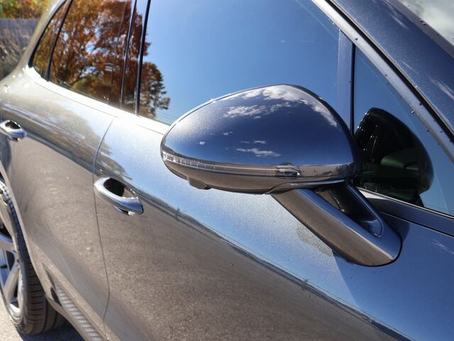 2024 Porsche Macan  Oshkosh WI