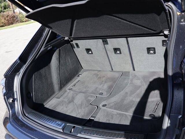 2024 Porsche Macan  Oshkosh WI