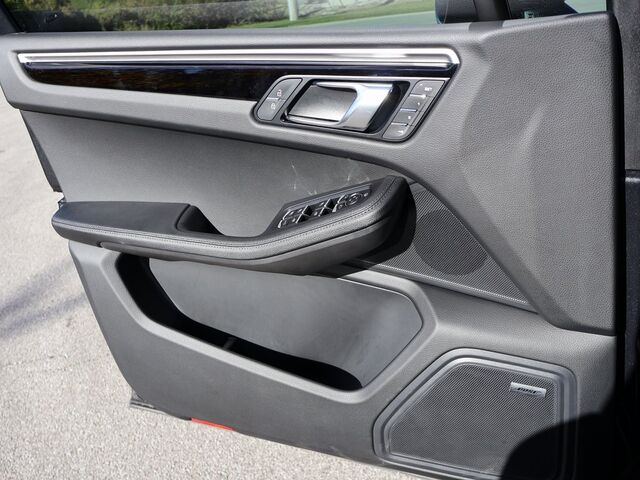 2024 Porsche Macan  Oshkosh WI