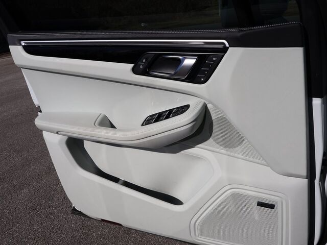 2024 Porsche Macan  Oshkosh WI