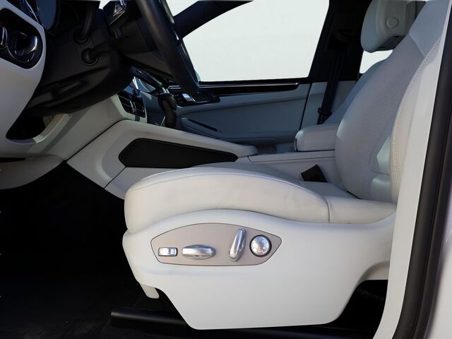 2024 Porsche Macan  Oshkosh WI