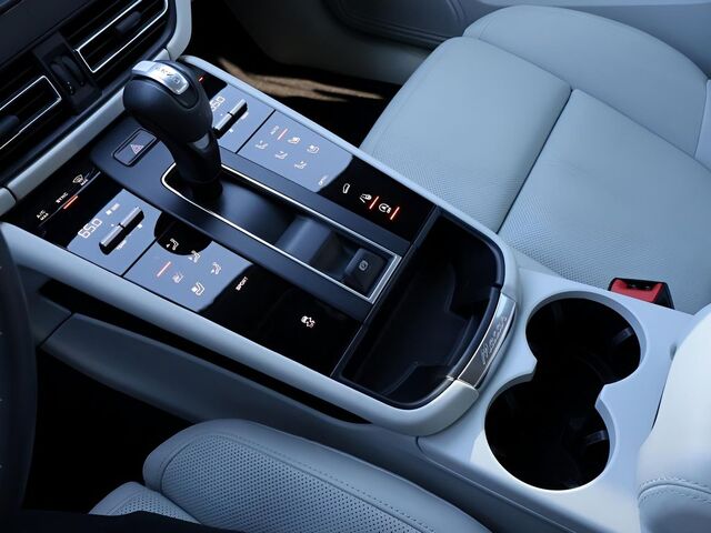 2024 Porsche Macan  Oshkosh WI