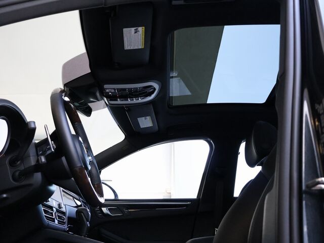 2024 Porsche Macan  Oshkosh WI