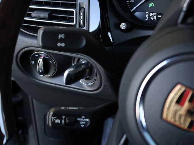 2024 Porsche Macan  Oshkosh WI