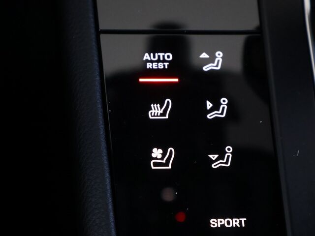 2024 Porsche Macan  Oshkosh WI