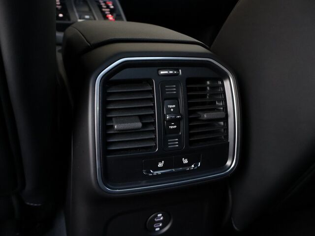 2024 Porsche Macan  Oshkosh WI