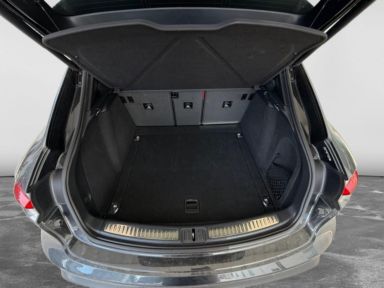 2024 Porsche Macan  Selma TX