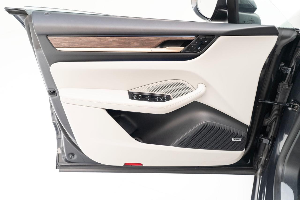 2024 Porsche Macan 4 Electric Pompano Beach FL