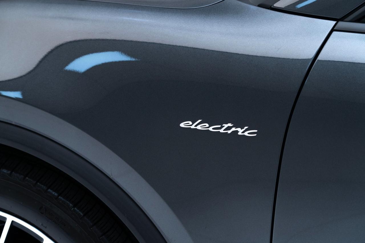 2024 Porsche Macan 4 Electric Pompano Beach FL