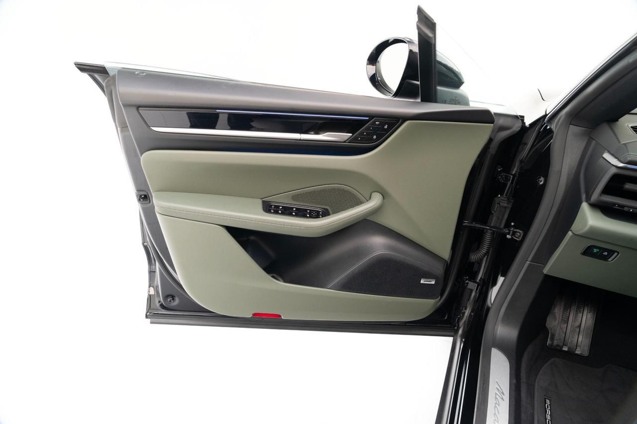 2024 Porsche Macan 4 Electric Pompano Beach FL