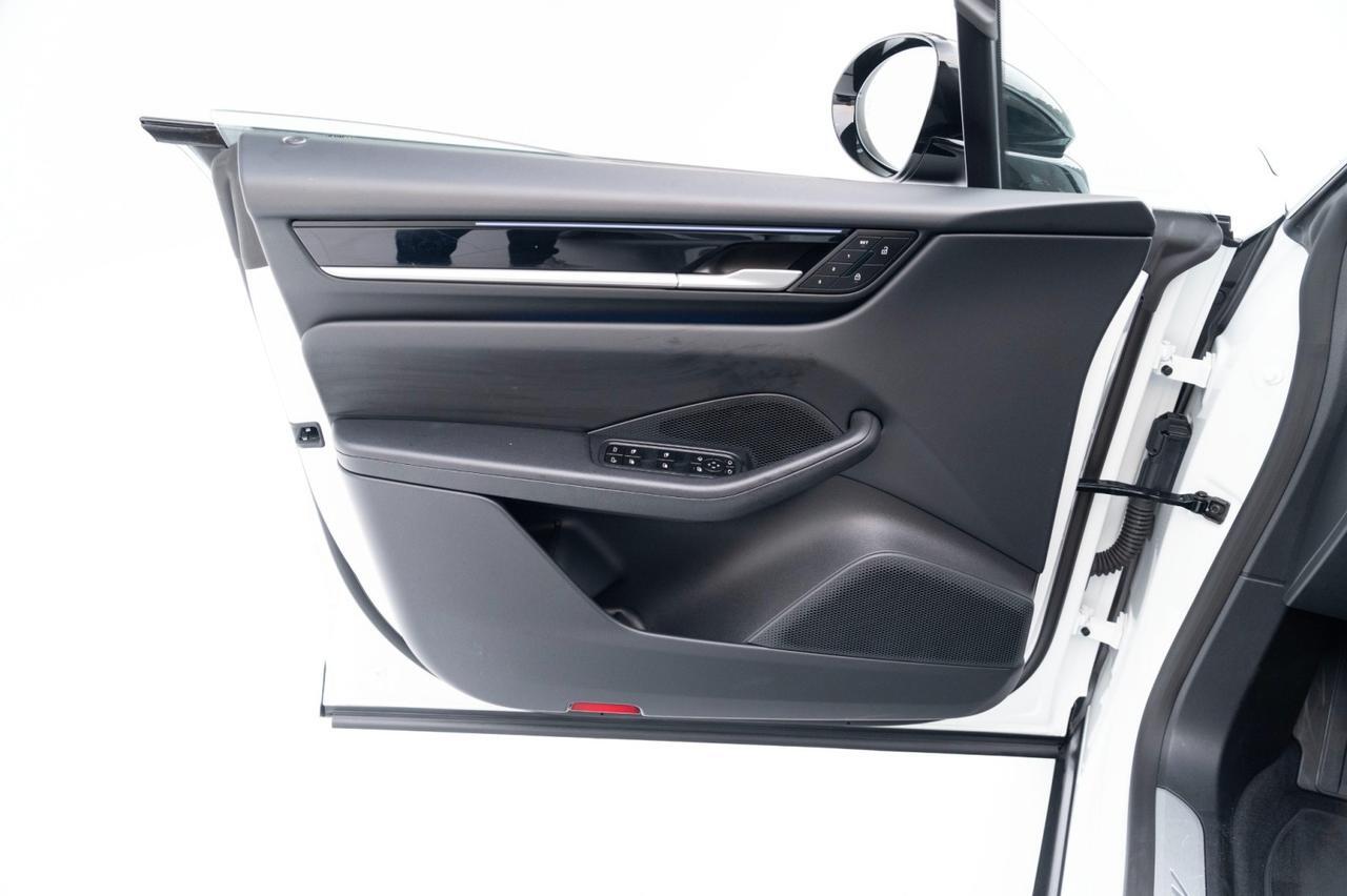 2024 Porsche Macan 4 Electric Pompano Beach FL