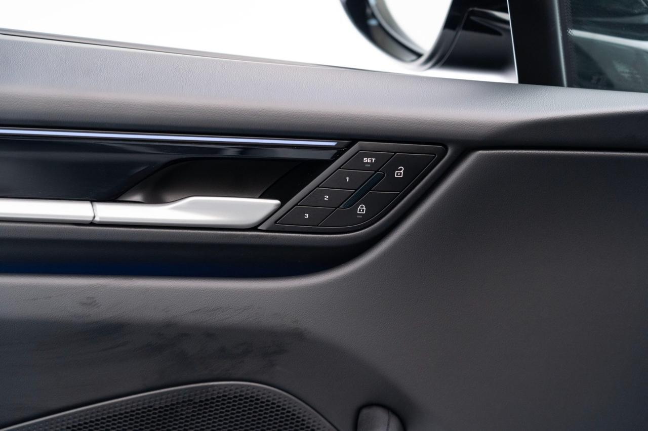 2024 Porsche Macan 4 Electric Pompano Beach FL
