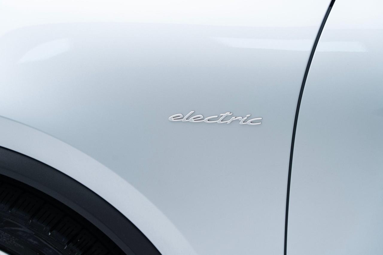 2024 Porsche Macan 4 Electric Pompano Beach FL